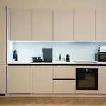 Elegant 2Br Apt Near Parliament, Self 24H Check-In